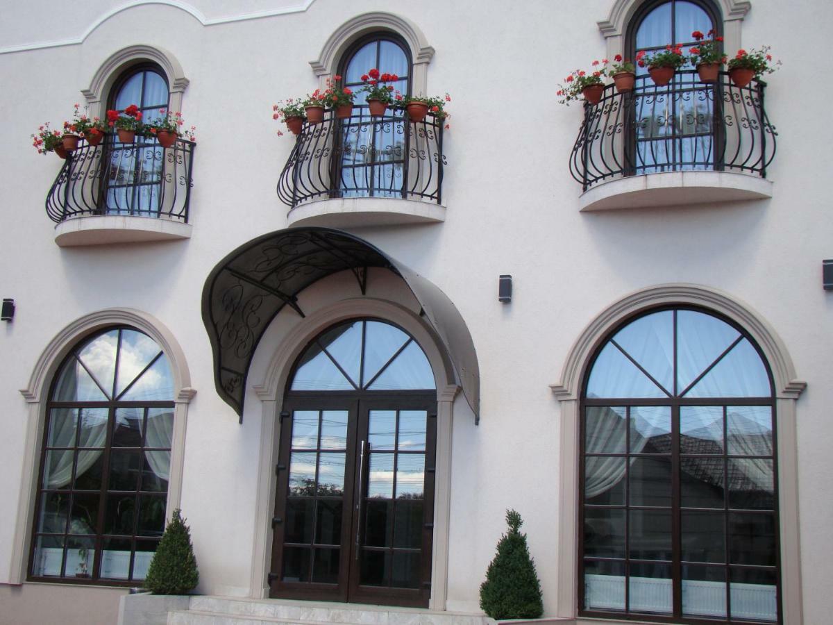 Отель Casa Hora Сучава Экстерьер фото