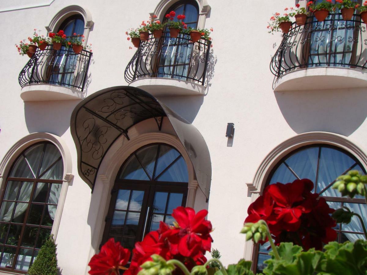 Отель Casa Hora Сучава Экстерьер фото