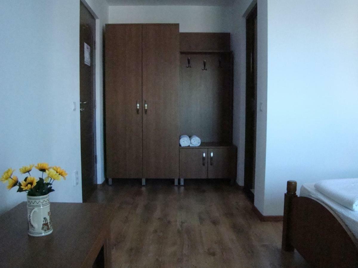 Отель Casa Hora Сучава Экстерьер фото